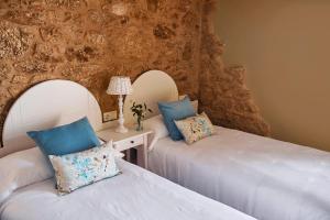 A bed or beds in a room at Escola de Bieite