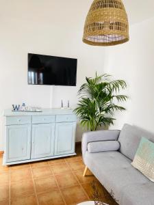 TV a/nebo společenská místnost v ubytování El Coral + 22 fotografií