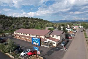 an overhead view of a small town with a parking lot at RiverWalk Inn in Pagosa Springs