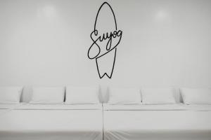 Giường trong phòng chung tại Suyog Life Siargao