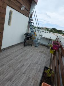 Balkón nebo terasa v ubytování la tête dans les nuages