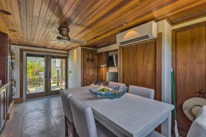 Fotografie z fotogalerie ubytování Elegant Hamptons Hideaway with Path to Beach! v destinaci Quogue + 16 fotografií