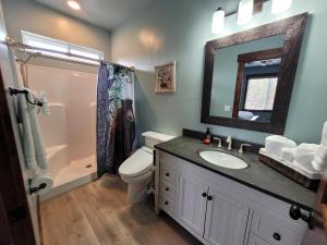 Ένα μπάνιο στο East Zion Mesa Retreat- Luxury, Hot Tub, Resort Amenities +47 φωτογραφίες