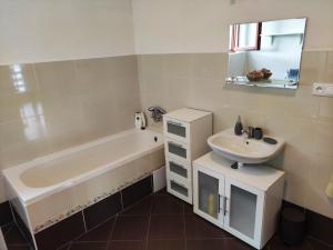 Kúpeľňa v ubytovaní Apartmán u Fryšávky + 26 fotografií