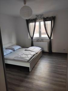 Posteľ alebo postele v izbe v ubytovaní Apartmán u Fryšávky