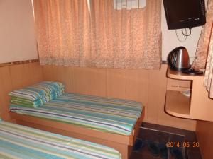 Un pat sau paturi într-o cameră la Fortune Hotel