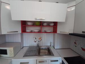 Kuchyňa alebo kuchynka v ubytovaní Apartman u centru Makarske