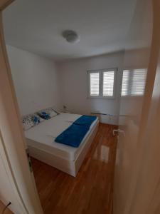 Posteľ alebo postele v izbe v ubytovaní Apartman u centru Makarske