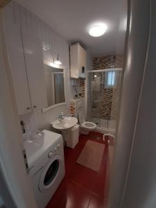 Kúpeľňa v ubytovaní Apartman u centru Makarske + 32 fotografií