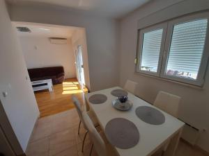 Posedenie v ubytovaní Apartman u centru Makarske