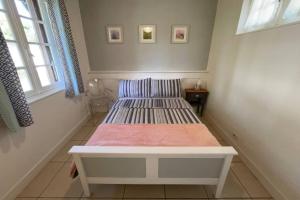 Krevet ili kreveti u jedinici u objektu Gite Jeanroy a Cheerful 2 Bedroom Rural Gite