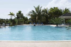 Bazén v ubytování Ocho Rios Ocean Escape nebo v jeho okolí