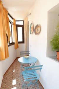 A seating area at Casa Calderai art and design