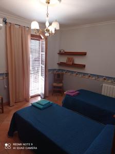 A bed or beds in a room at La Casa del Paseo