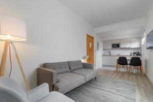 a living room with a couch and a kitchen at Aqua Natura Bay in Porto Moniz