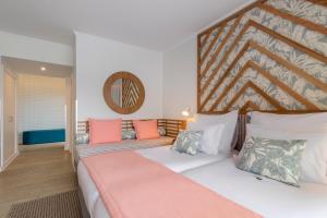 a bedroom with two beds in a room at Aqua Natura Bay in Porto Moniz