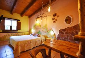 
A bed or beds in a room at Xalet De Prades
