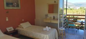 Postel nebo postele na pokoji v ubytování Cleo Rooms 250m from the beach