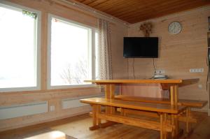 TV a/nebo společenská místnost v ubytování Lomasaaret Cottages