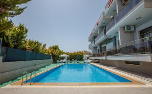 The swimming pool at or close to Suena hotel Çeşme