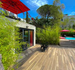 Бассейн в THE ADDRESS CASSIS или поблизости
