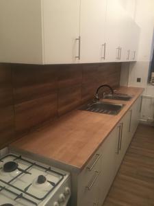 Kuchyňa alebo kuchynka v ubytovaní Mátrai Vándor Apartmanok