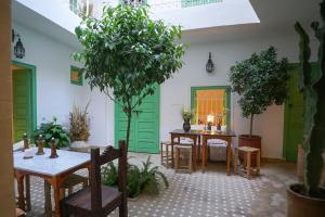 Restaurace v ubytování Riad Le Limoun and Spa