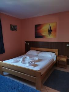 Postel nebo postele na pokoji v ubytování Guesthouse Villa Paškal