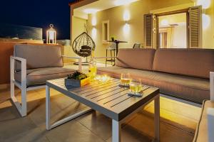 O zonă de relaxare la Cypress Village - Lux villa 5' from beach