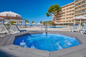 Bazén v ubytování Grupotel Playa Camp de Mar - Adults Only nebo v jeho okolí