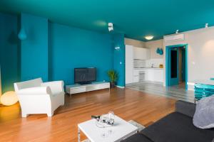 a blue living room with a couch and a table at Apartments Villa Azzurra Bol in Bol