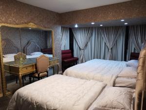 En eller flere senge i et værelse på Luxury Duplex penthouse with Full Great Nile view, entire apartment