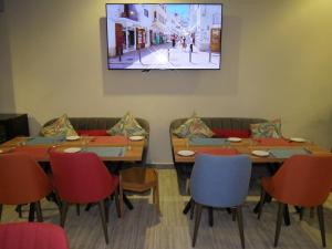 TV a/nebo společenská místnost v ubytování Gardenia Boutique Hotel