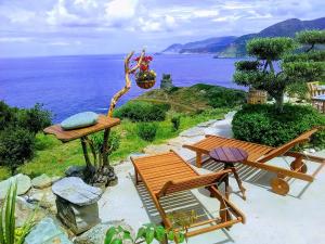 Foto sihtkohas Pino asuva majutusasutuse Coin de paradis vue dominante sur mer, montagne et tour génoise avec jacuzzi galeriist