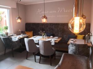 Posezení v ubytování Hotel garni Haus am Meer