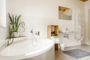 Koupelna v ubytování Ferienwohnung Schreierhof Bio Bauernhof + 7 fotografií
