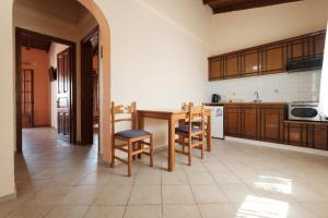 Kuchyň nebo kuchyňský kout v ubytování LUISA HOTEL