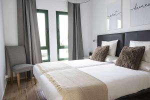 Posteľ alebo postele v izbe v ubytovaní Holyhome grey 104
