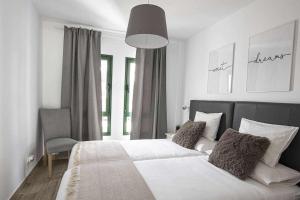 Posteľ alebo postele v izbe v ubytovaní Holyhome grey 104