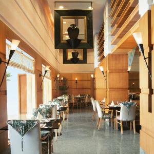 A restaurant or other place to eat at Trident Cochin