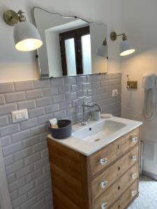 a bathroom with a sink and a mirror at Giardino delle Zagare in Piazza Armerina