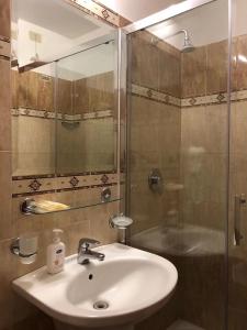 Koupelna v ubytování CAVOUR SUITES