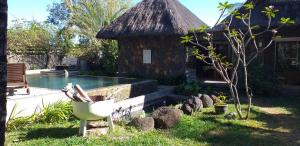 Garður fyrir utan Brahmanhut - Eco Hut experience in harmony with nature, wellbeing and spirit
