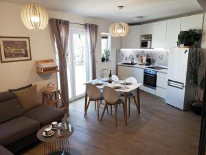 Kuchyň nebo kuchyňský kout v ubytování Orsan - Elegant apartment with private terrace