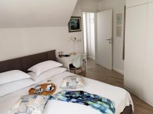 Postel nebo postele na pokoji v ubytování Orsan - Elegant apartment with private terrace