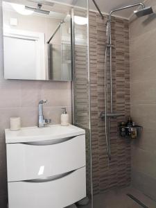 Koupelna v ubytování Orsan - Elegant apartment with private terrace + 37 fotografií