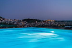Het zwembad bij of vlak bij Athens Panorama Project