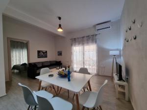Oleskelutila majoituspaikassa Cosy and modern appartment in Olympiada