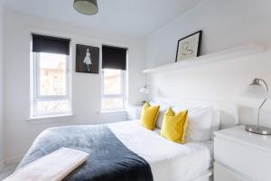 Een bed of bedden in een kamer bij St Vincent Central Apartment