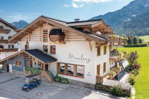 Nespecifikovaný výhled na hory nebo výhled na hory při pohledu z aparthotelu